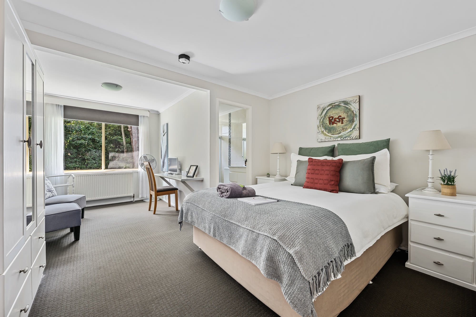 Queen Deluxe Room